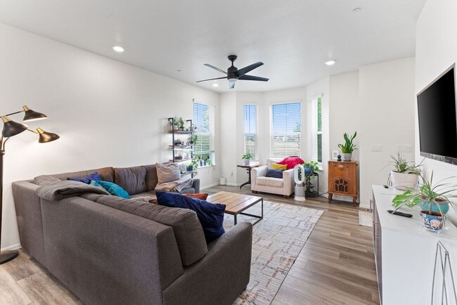 Photo - Beautiful 2 bedroom, 2.5 bath townhome in Mosaic