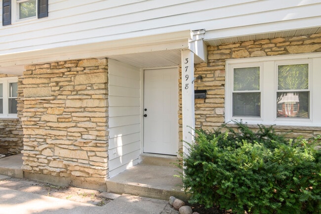 3798 S Athens St