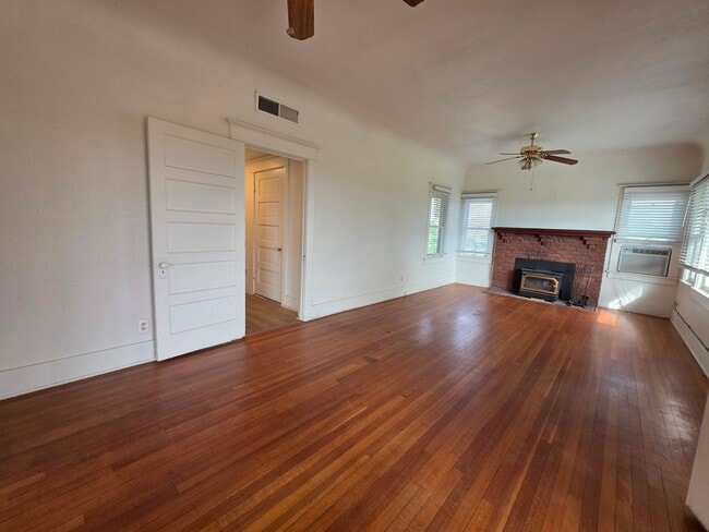 Photo - *** MOVE IN SPECIAL - $500.00 OFF FIRST MONTHS RENT***