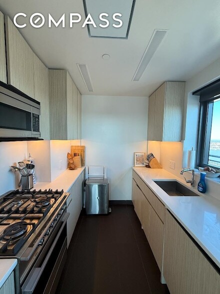 Photo - 200 W 67th St