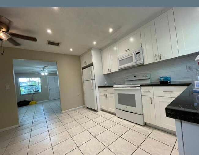 Photo - 4671 SW 66th Ave Unidad 2
