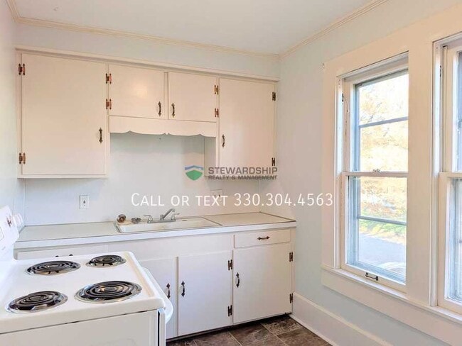 Building Photo - 409 2nd St NE Unit 3