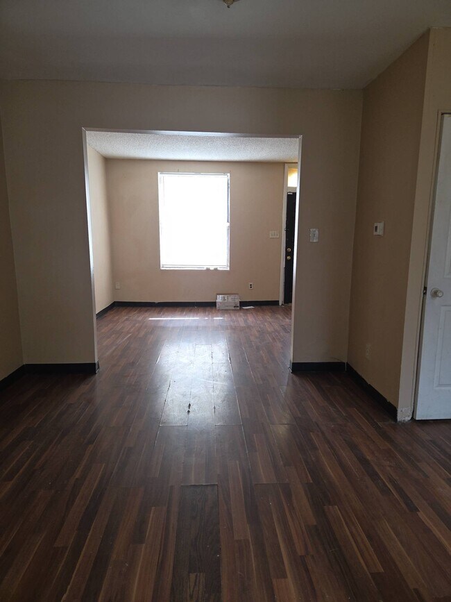 Photo - 2219 Winton St