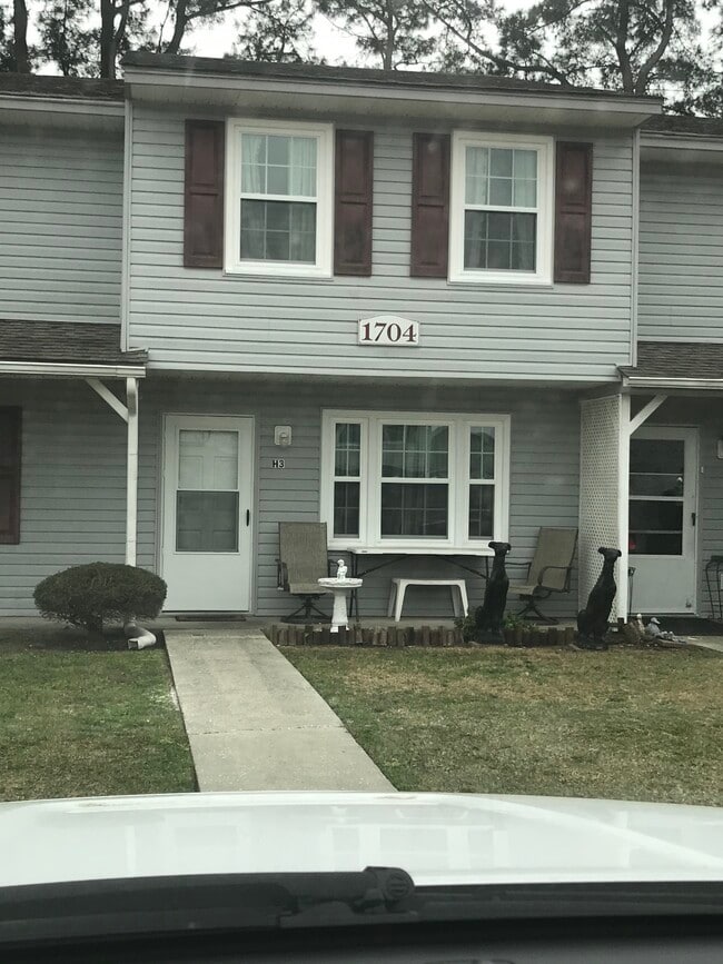 Building Photo - 1704 Fawn Vista Dr N Unit H3