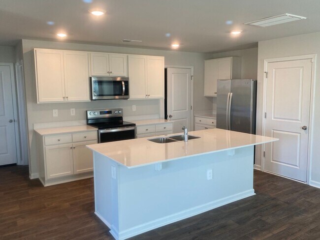 Photo - MAY SPECIAL!!! $500 SECURITY DEPOSIT WITH ...