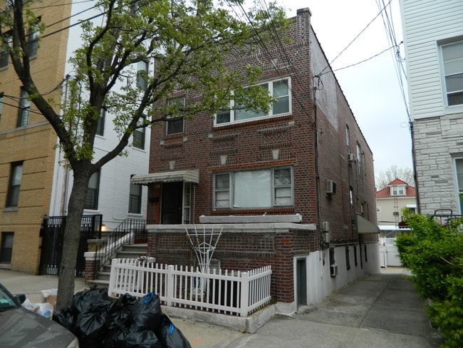 Photo - 1960 Lurting Ave Apartments