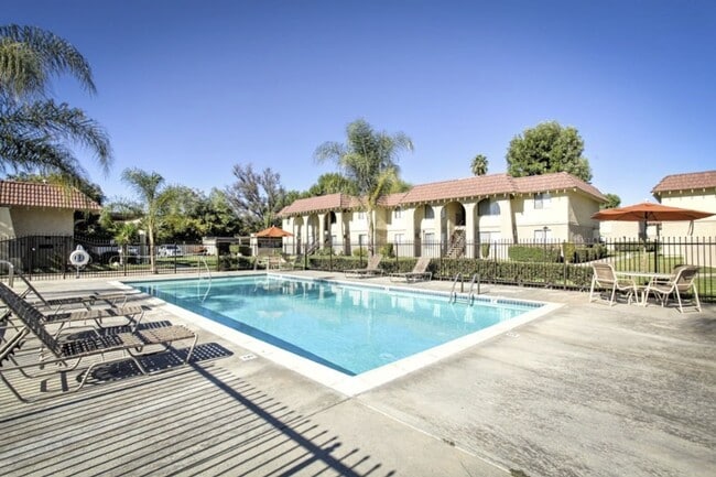 Photo - Shadow Mountain Apartments