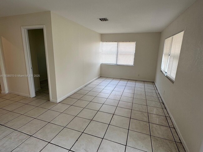 Photo - 717 NW 5th Ave Unidad 1A