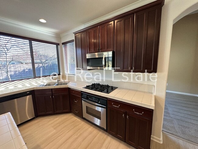 Photo - Lovely, 5bd, 3ba home in Serrano, with 3 c...