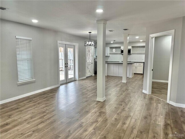 Photo - 15 Zinnia Ave