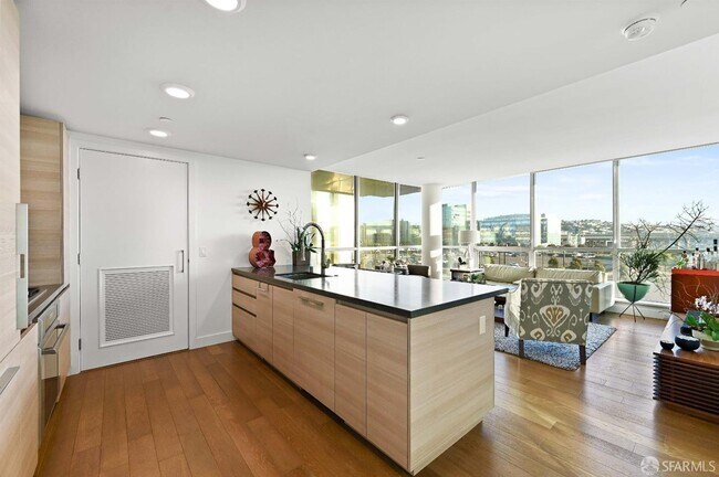 Photo - 718 Long Bridge Street Condo