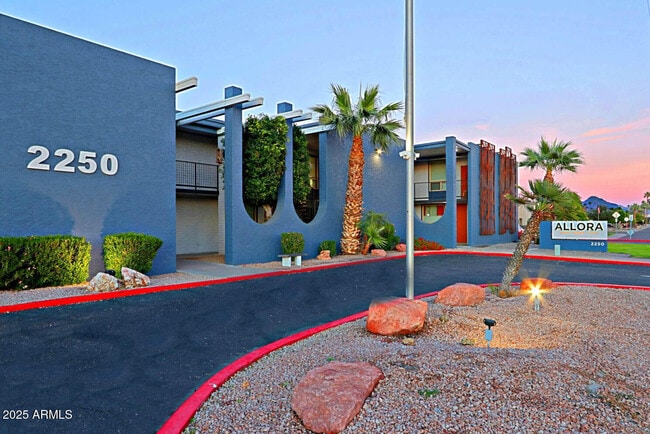 Building Photo - 2250 W Glendale Ave Unit 1 Rental