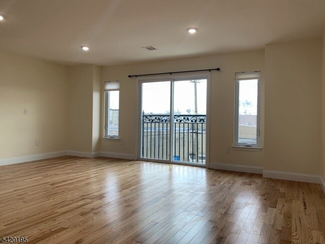 Photo - 257 Dukes St