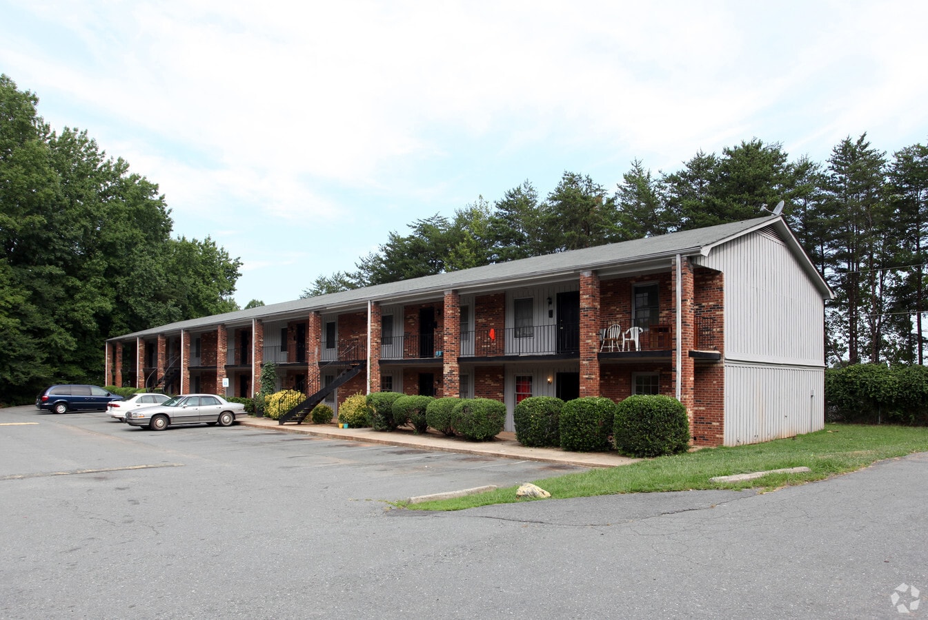Delmonte Court Apartments - Delmonte Court Apartments