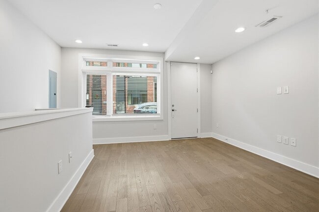 Photo - Exquisite 3-Bedroom Townhouse with Garage in Private Community! Available NOW!