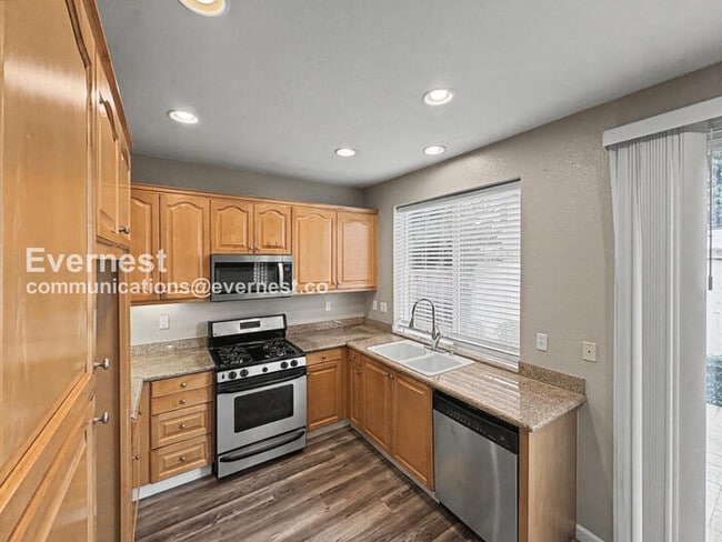 Photo - 1090 Azalea Ln