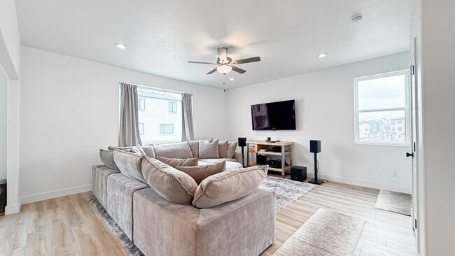 Photo - 888 W 540 S