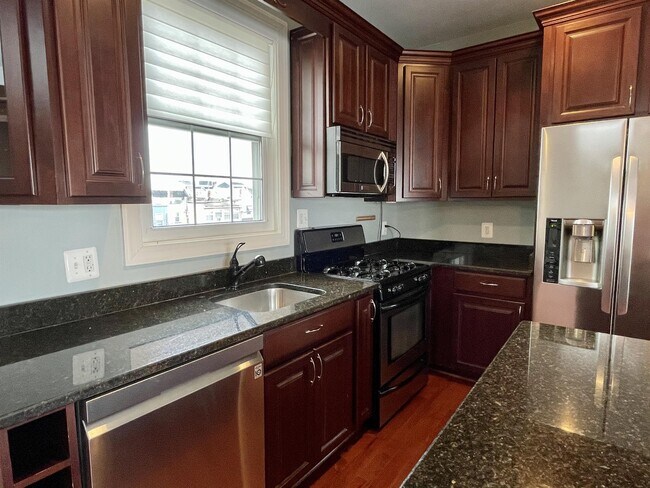 Photo - 611 Quincy St NW