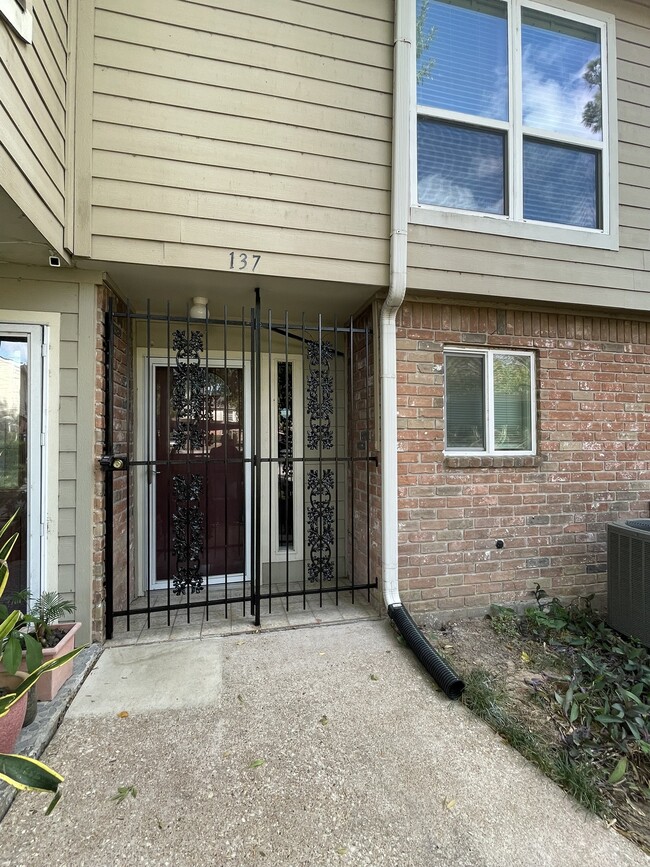 Building Photo - 5005 Georgi Ln Unit 137