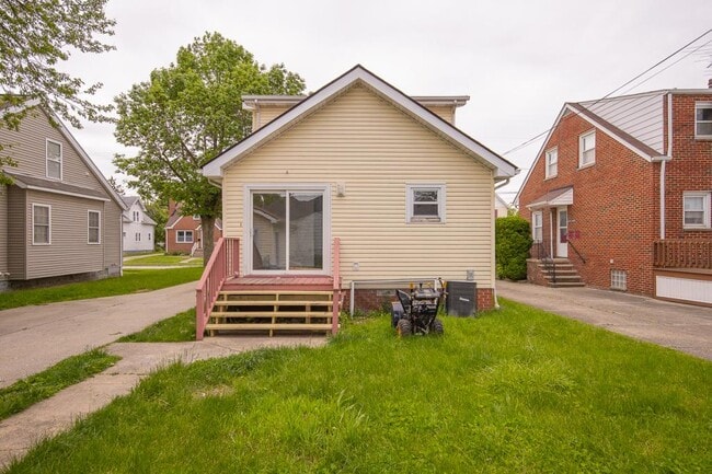 Photo - 18619 Arrowhead Ave