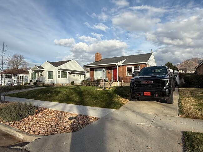 Photo - Beautiful 4 bedroom 3 bathroom home!