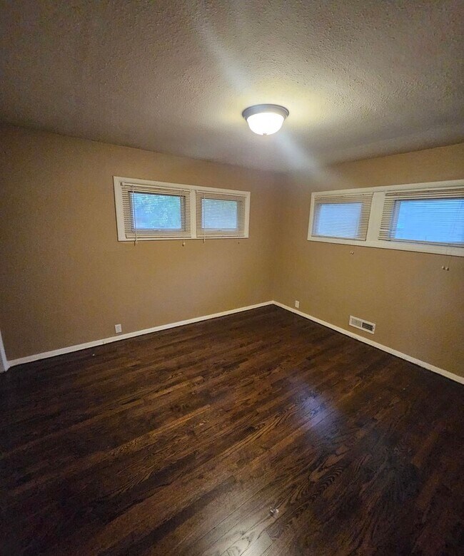 Photo - 3-bedroom, 1-bathroom home located in the ...