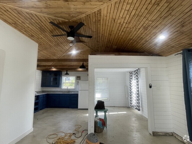 Building Photo - 559 W Redbud Ln Rental