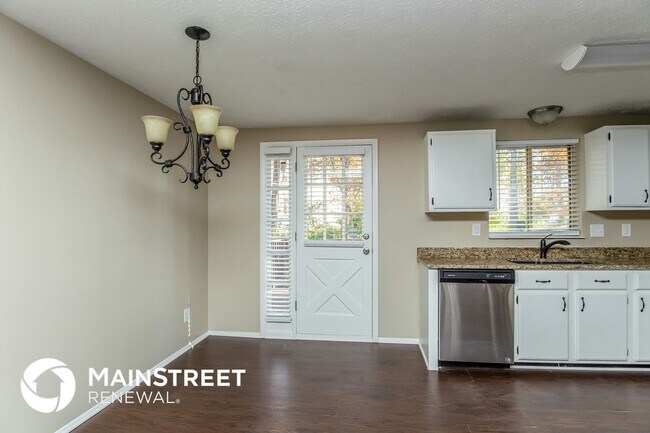 Photo - 4815 White Oak Trail