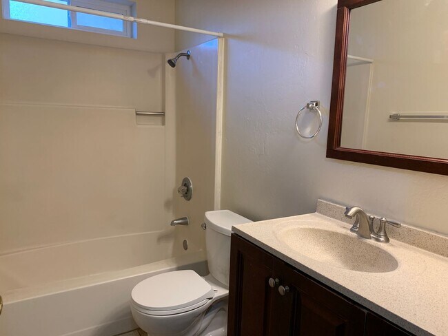 Photo - 2718 White Ave Unidad B