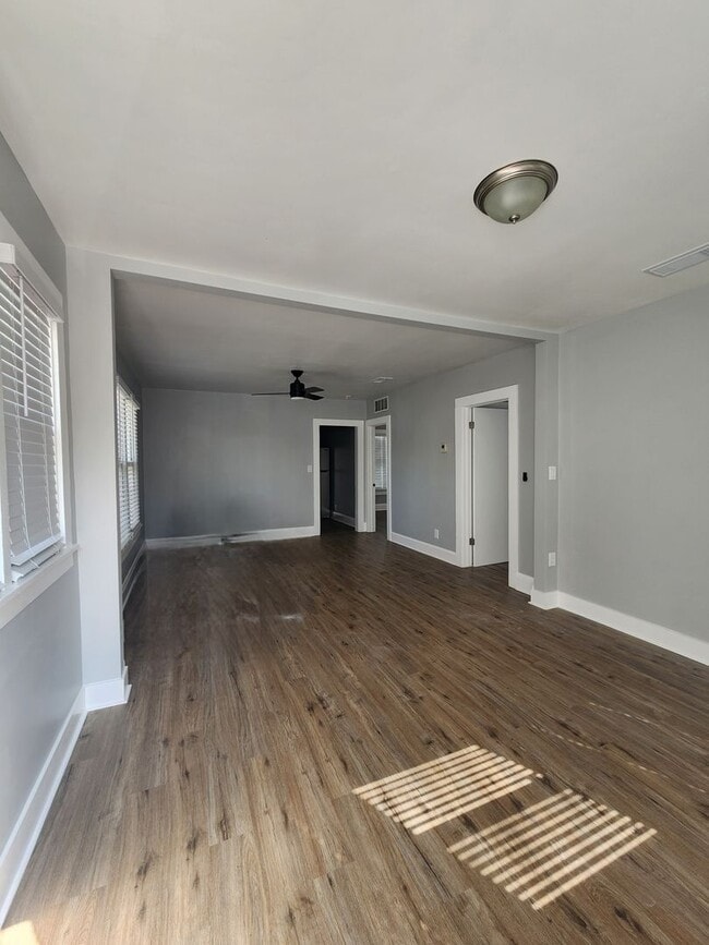 301 Country Club Oval Unit 301-9