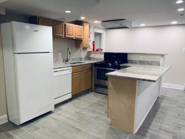 Photo - 2807 Ontario Rd NW