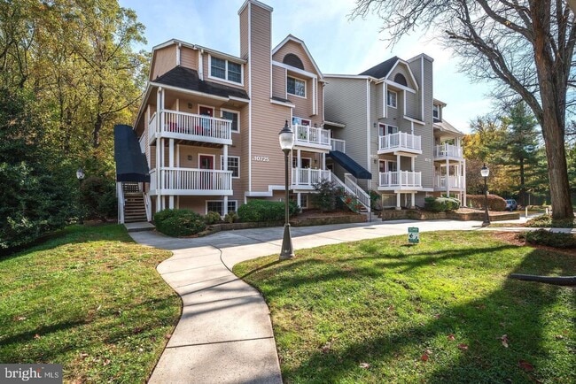 Building Photo - LOVELY 1 BEDROOM 1 BATH CONDO