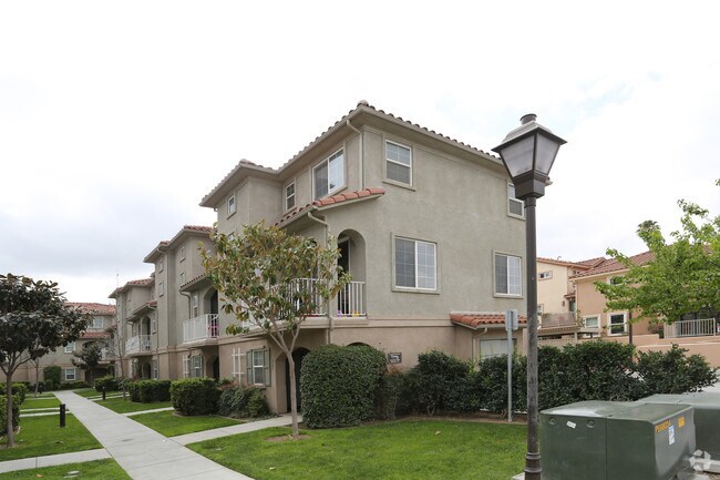 Photo - Vista Hermosa Apartments