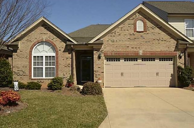 Building Photo - 315 St Nicholas Trl