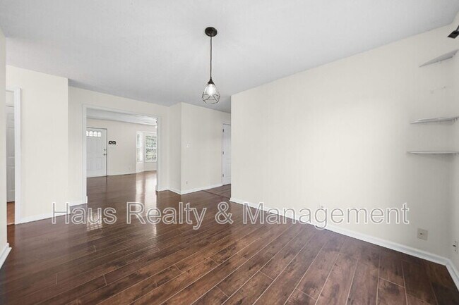 Photo - 1361 Jenny Ln
