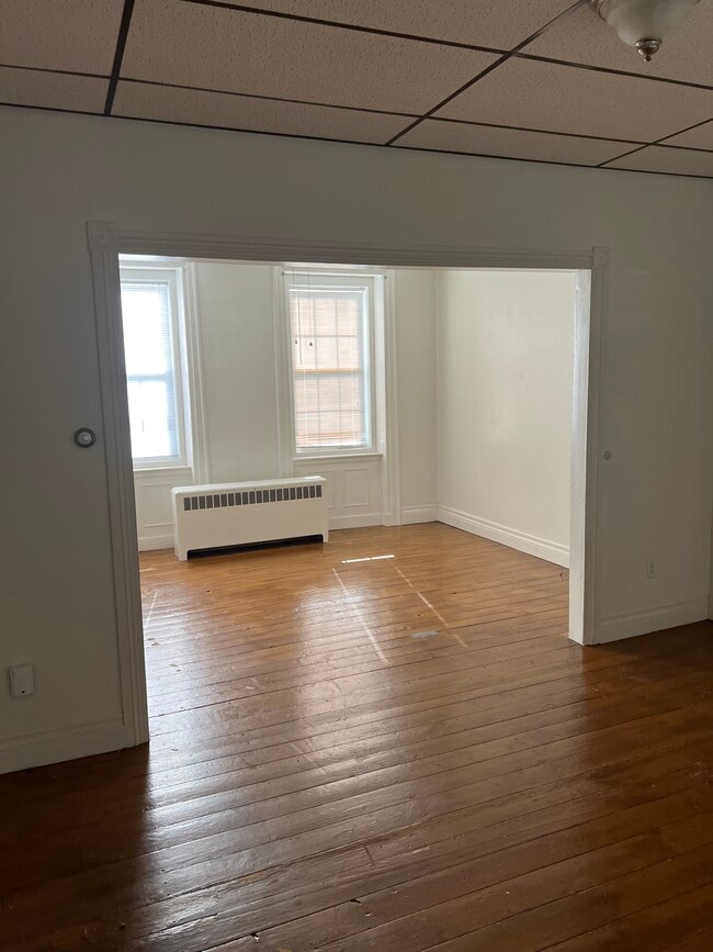 Photo - 122 N Main St