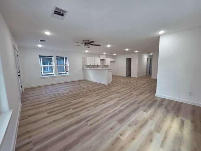 Photo - 8406 De Priest St