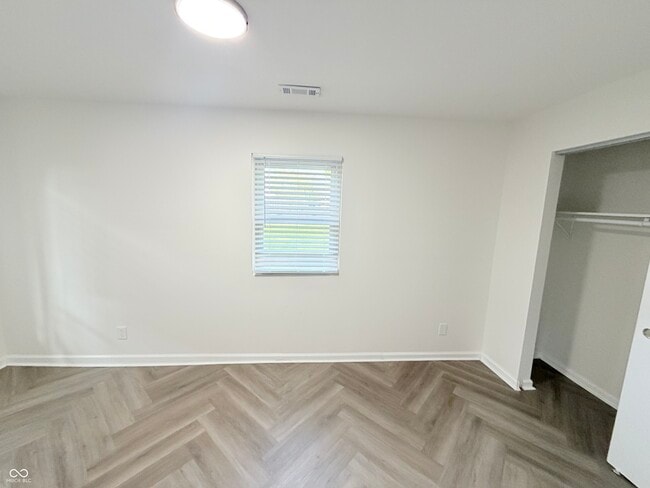 Photo - 11230 N College Ave