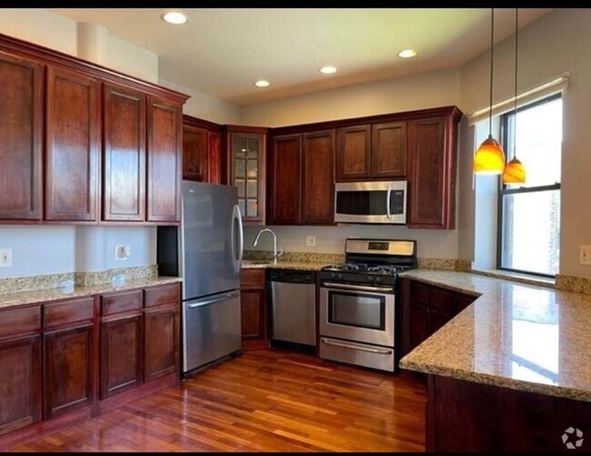 Building Photo - 1519 E Marquette Rd Rental