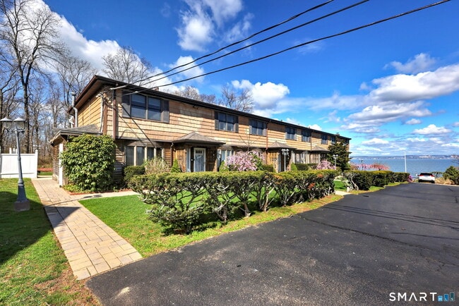 Building Photo - 1 Cora St Unit 4