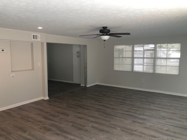 Photo - 2401 53rd Ave W