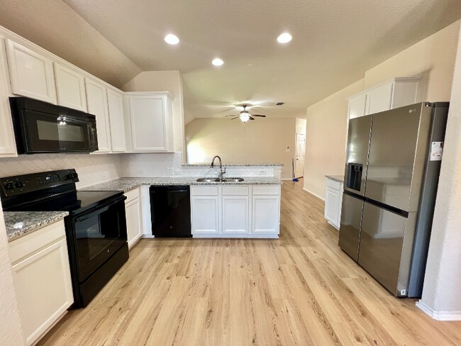 Photo - 500 Saddlehorn Way