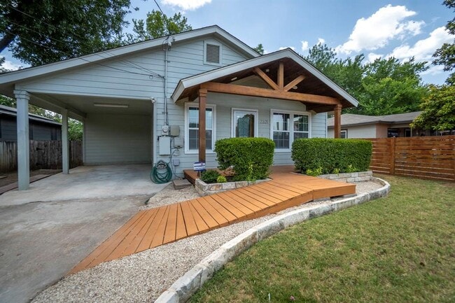 Photo - 2321 E 5th St.