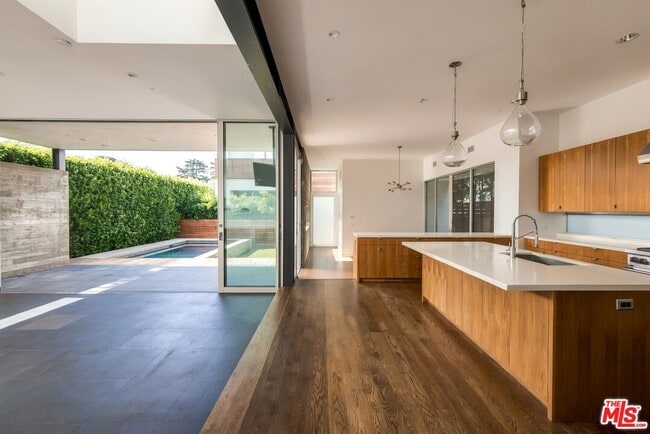 4035 Van Buren Pl