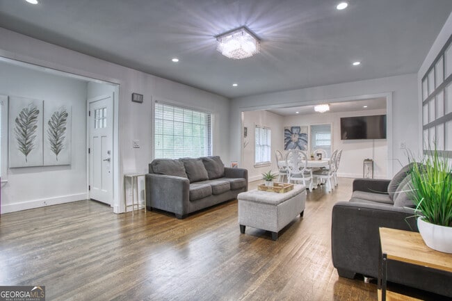 Photo - 3850 Wieuca Rd NE