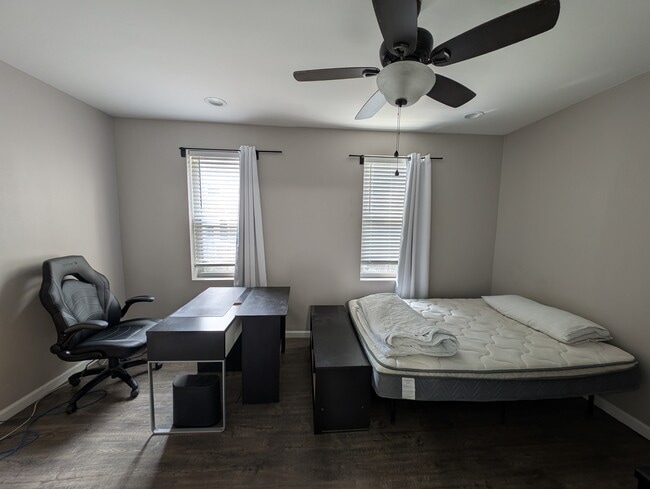 Photo - 5325 Hadfield St