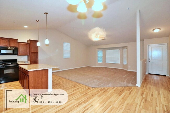 Photo - 2381 Yellow Finch Way