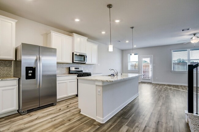 Building Photo - 629 Seabreeze Dr