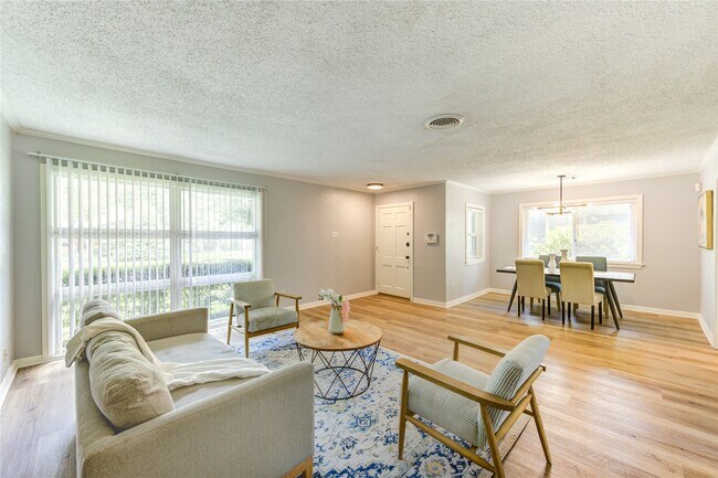 Photo - 3402 Gannett St