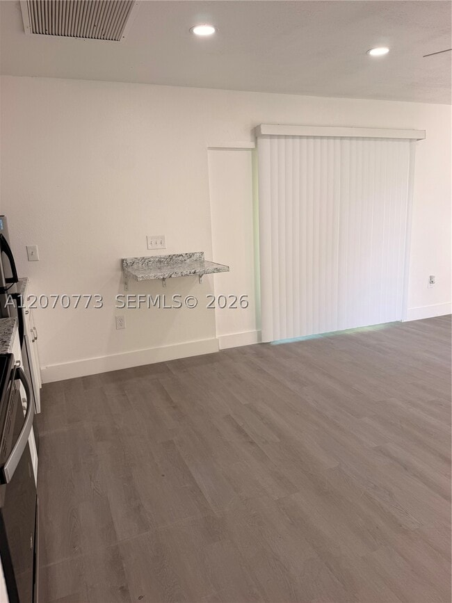165 SW 5th St